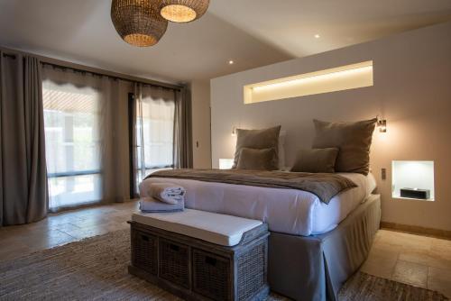 Foto de una habitación de Hotel Domaine de la Pierre Blanche
