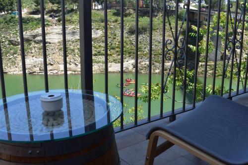 Foto de una habitación de Iznájar Suites