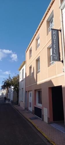 Foto de una habitación de Hôtel SABLES D&amp;#039;O et son restaurant LE 16 BIS