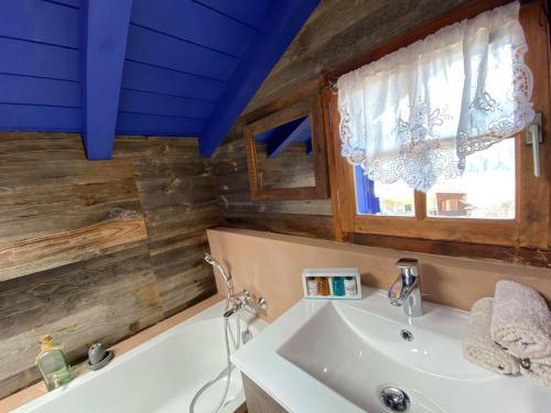 Foto de una habitación de Casas y chalets Le Petit Nid d&amp;#039;amour