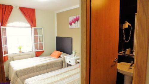 Foto de una habitación de Hostal la Colegiata