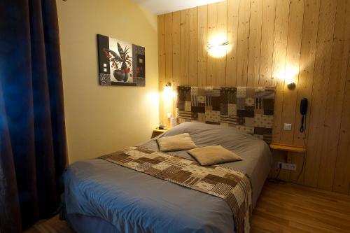 Foto de una habitación de Hotel aux Deux Clefs
