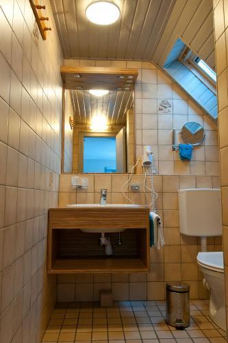 Foto de una habitación de Hotel aux Deux Clefs