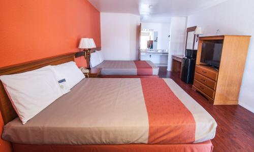 Room – Motel 6-Santa Nella, CA - Los Banos