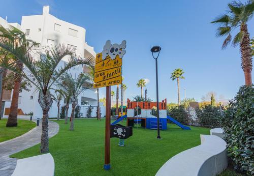 Foto de una habitación de Apartamentos Homity Exclusive Playa Granada Beach &amp;amp; Golf - Mar de Astrid