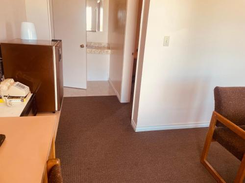 Flamingo Motel, Cardston - Reserving