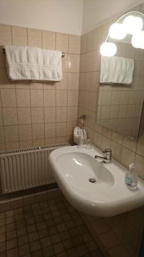 Foto de una habitación de H&amp;amp;S Hotel Wildpferd
