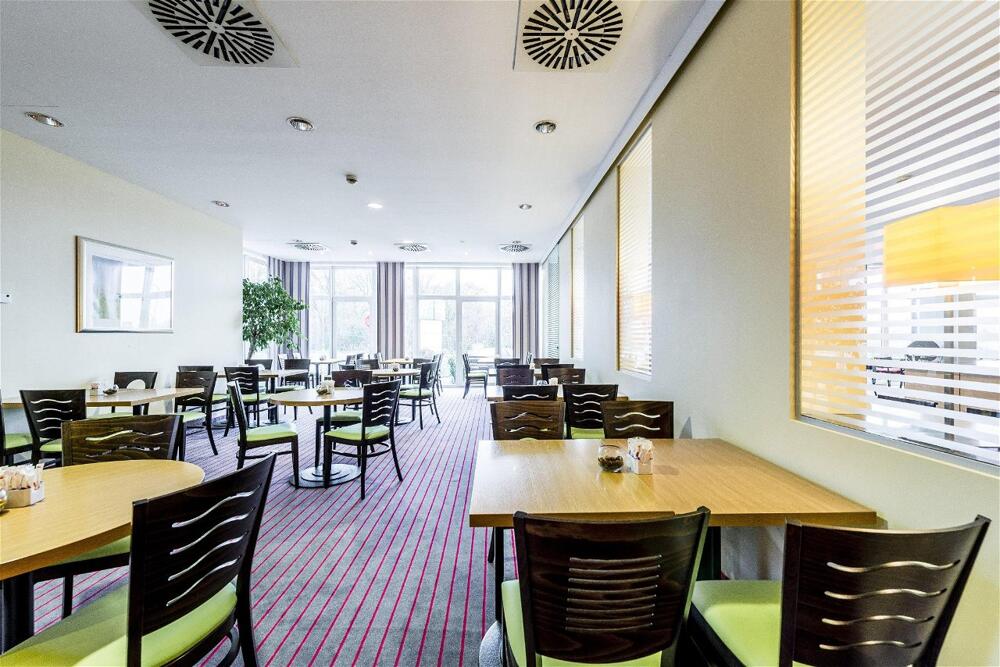 Holiday Inn Express Frankfurt Airport An Ihg Hotel www.centraldereservas.com