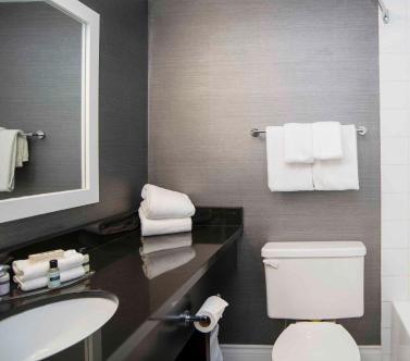 Foto de una habitación de Sandman Hotel &amp;amp; Suites Kelowna