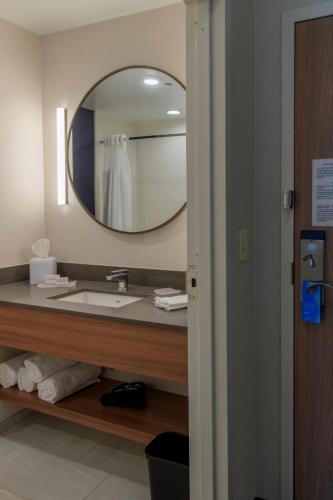 Foto de una habitación de Hotel Fairfield Inn &amp;amp; Suites by Marriott Philadelphia Valley Forge/Great Valley