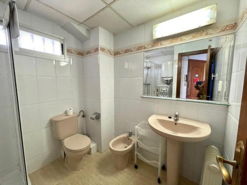 Foto de una habitación de Alquileres Vacacionales Las Damas - Aloturin Benidorm