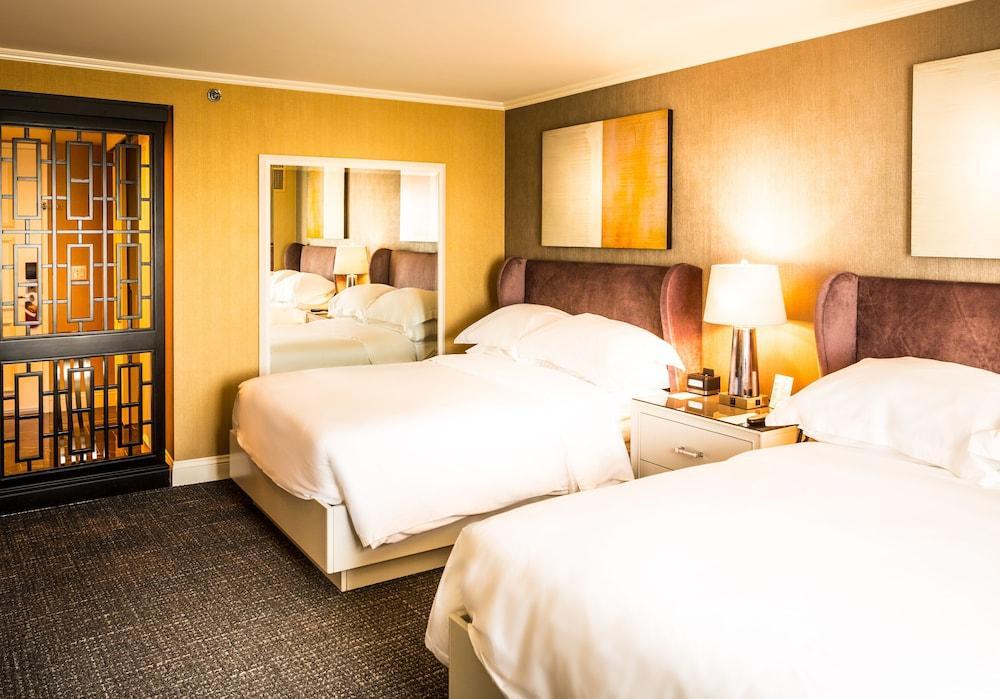 Foto de una habitación de The Commerce Casino &amp;amp; Hotel