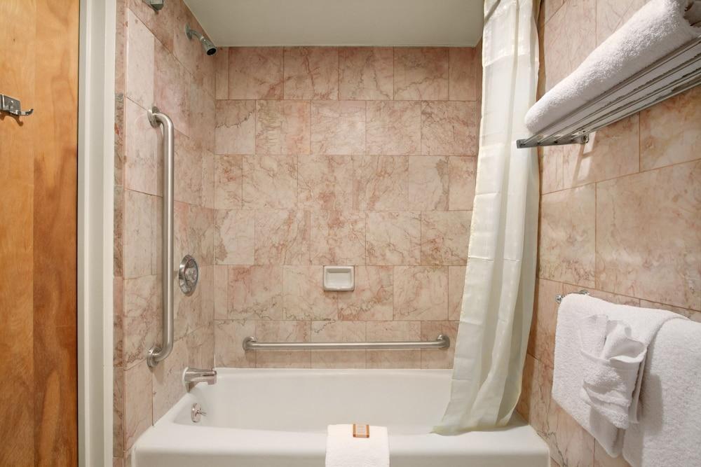 Foto de una habitación de Oh St Joseph Resort Hotel
