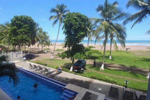 Foto de una habitación de Aparthotel The Palms Ocean Club Resort