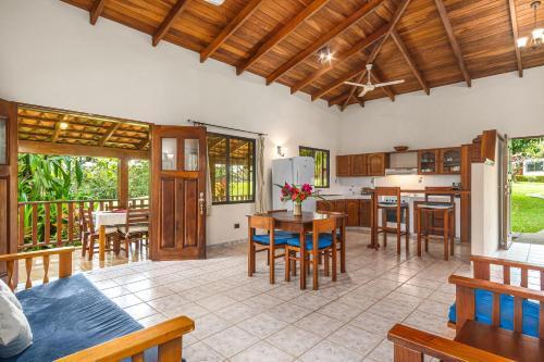 Foto de una habitación de Guacamaya Lodge