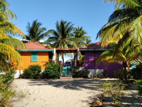 Foto general de Hotel Coco&amp;#039;s Beachfront Cabanas