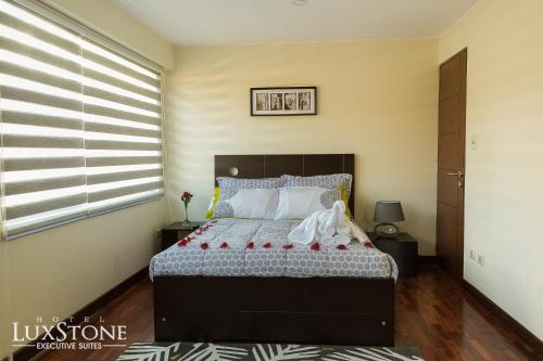 Foto de una habitación de Hotel Luxstone Executive &amp;amp; Suites