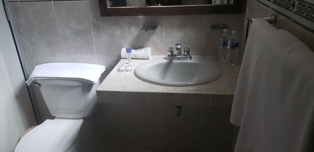 Foto del baño de Hotel El Rancho