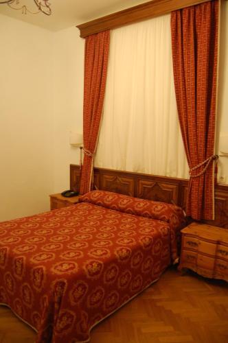 Foto de una habitación de Hospederia del Real Monasterio