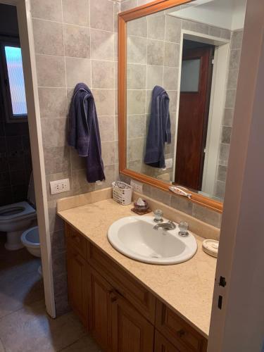 Foto de una habitación de Alquileres Vacacionales excelete departamento en el centro de Martinez