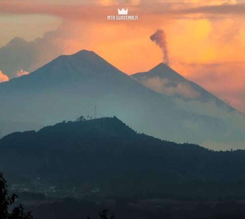 Foto de una habitación de Casas y chalets Mountain Cabin with Volcano Views