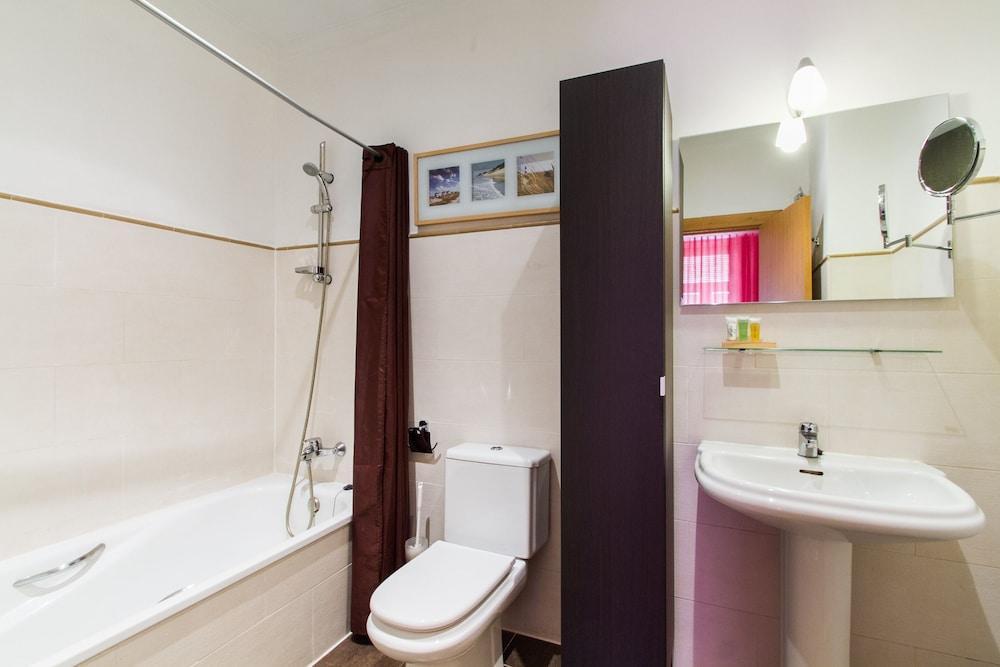 Foto del baño de Living Valencia Apartments - Merced
