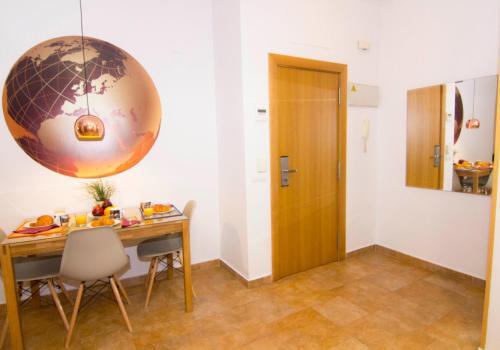 Foto de una habitación de Living Valencia Apartments - Merced