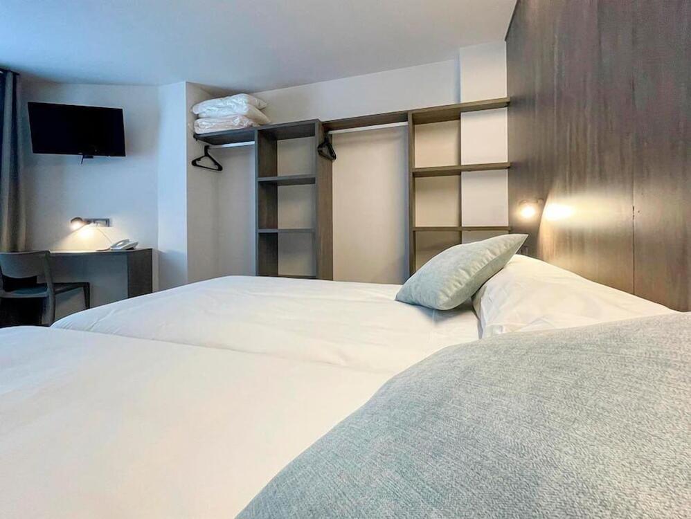 Foto de una habitación de Hostal Quatre Llunes
