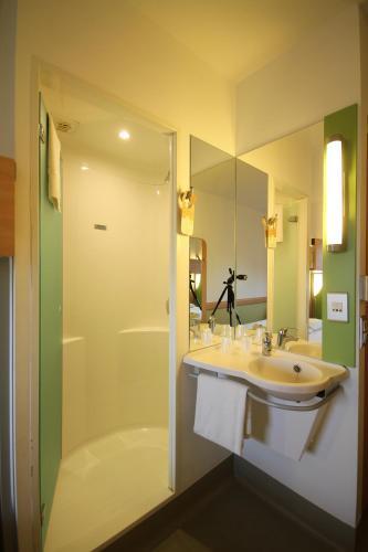 Bathroom – Hotel ibis budget Derby
