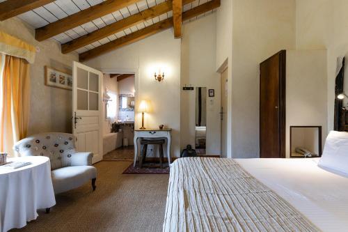 Foto de una habitación de Hotel Domaine de Bassilour