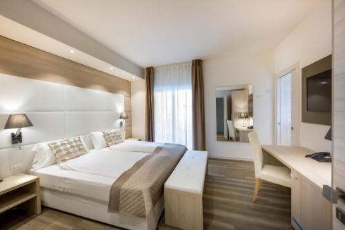 Foto de una habitación de International Beach Hotel