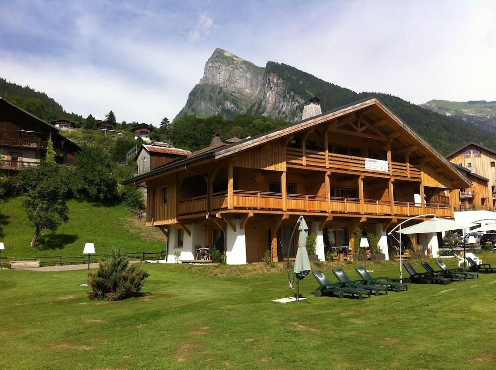Foto del exterior de Logis Hotel Gai Soleil