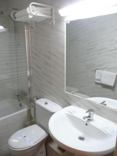 Foto del baño de Pensión Cinco Villas