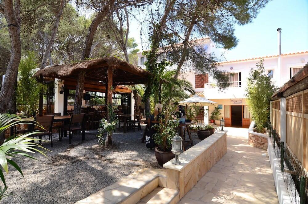 Foto del exterior de Hostal Cala Boix