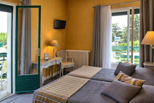 Foto de una habitación de Hotel des Pins