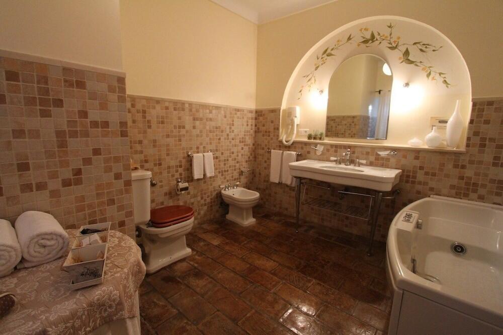 Foto del baño de Hotel du Moulin d&amp;#039;Aure