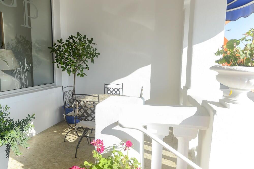 Foto de las zonas nobles de CERISE Royan - Le Grand Hôtel de la Plage