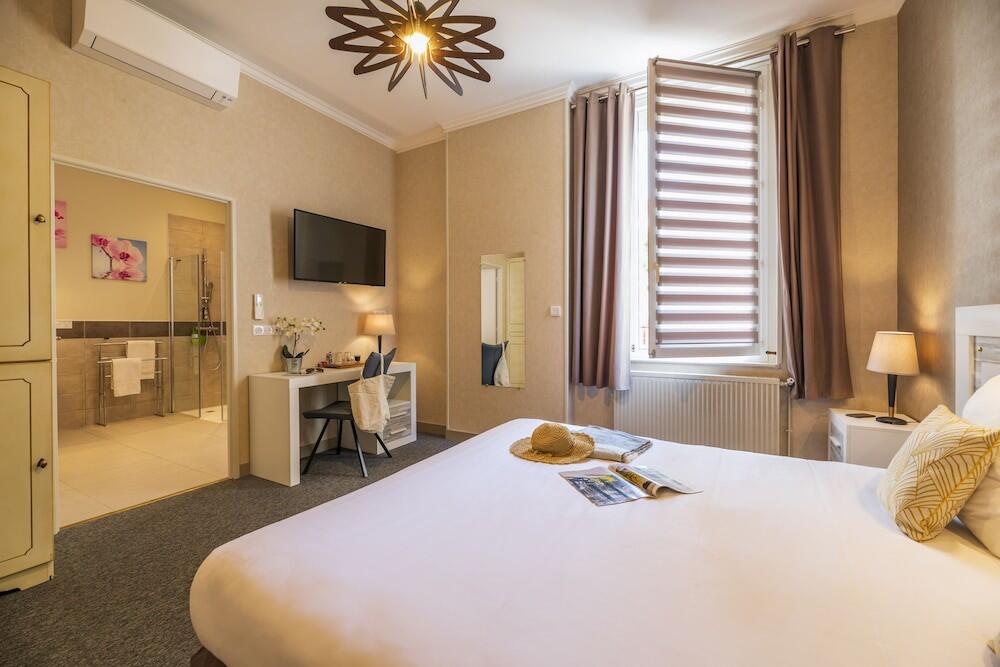 Foto de una habitación de CERISE Royan - Le Grand Hôtel de la Plage