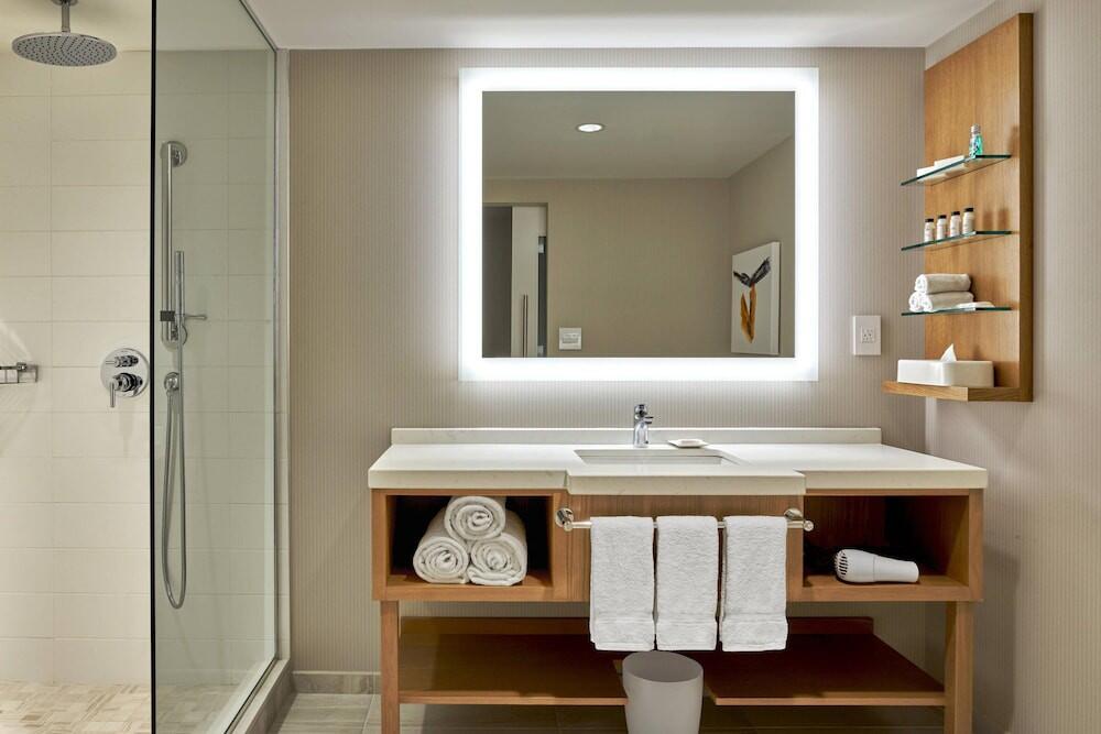Foto del baño de Delta Hotels Calgary Downtown