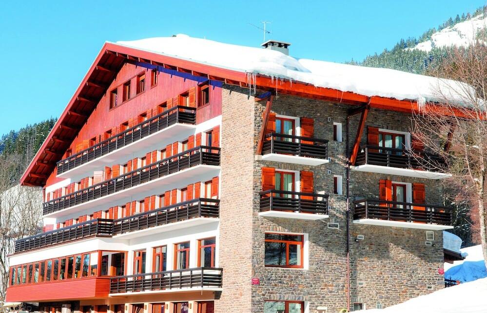 Foto del exterior de Hôtel Vacances Bleues Les Chalets du Prariand