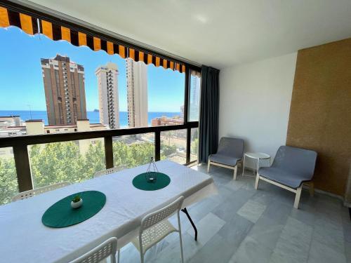 Foto de una habitación de Alquileres Vacacionales Mediterraneo 43 - Aloturin Benidorm