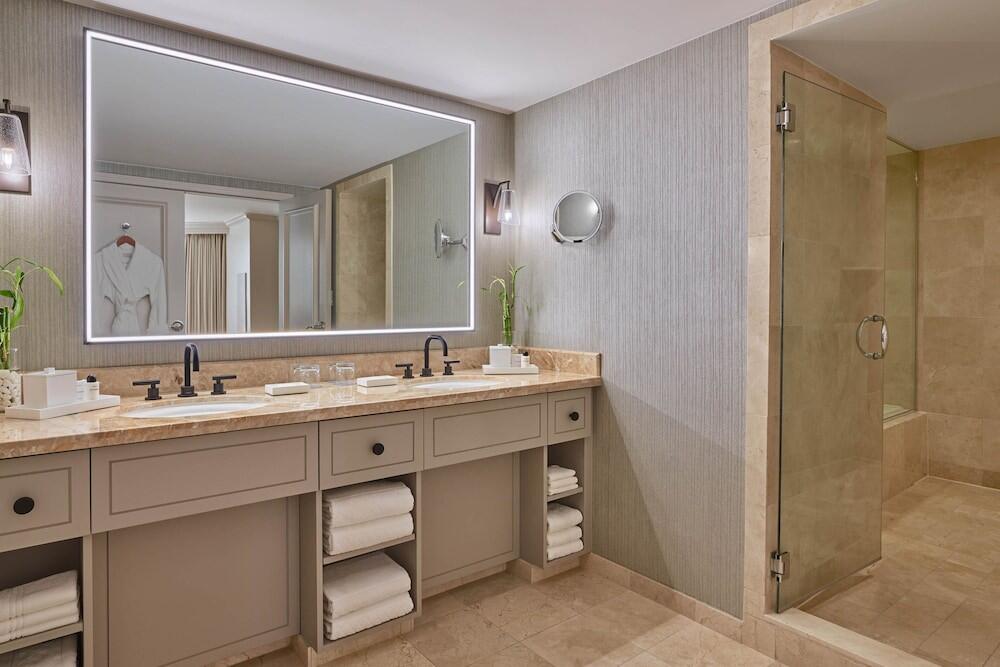 Foto del baño de The Whitley, a Luxury Collection Hotel, Atlanta Buckhead