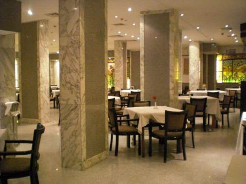 Foto de restauración de Philippe Luxor Hotel