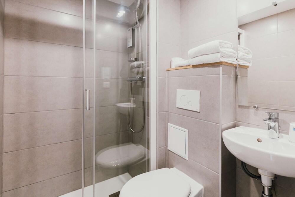 Foto del baño de Kyriad Direct Bordeaux Est Lormont
