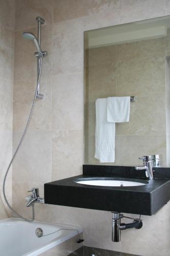 Foto del baño de Hotel Avenida