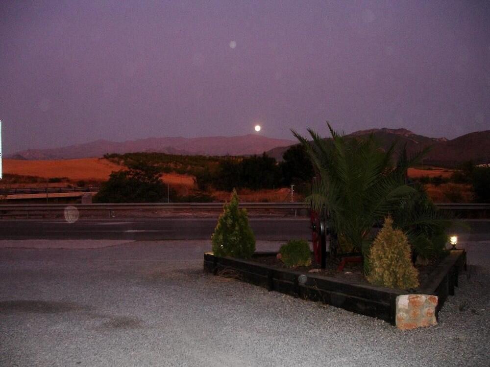 Foto del exterior de Camping &amp;amp; Bungalows Suspiro del Moro