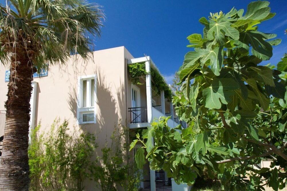 Foto del exterior de Hotel Peli
