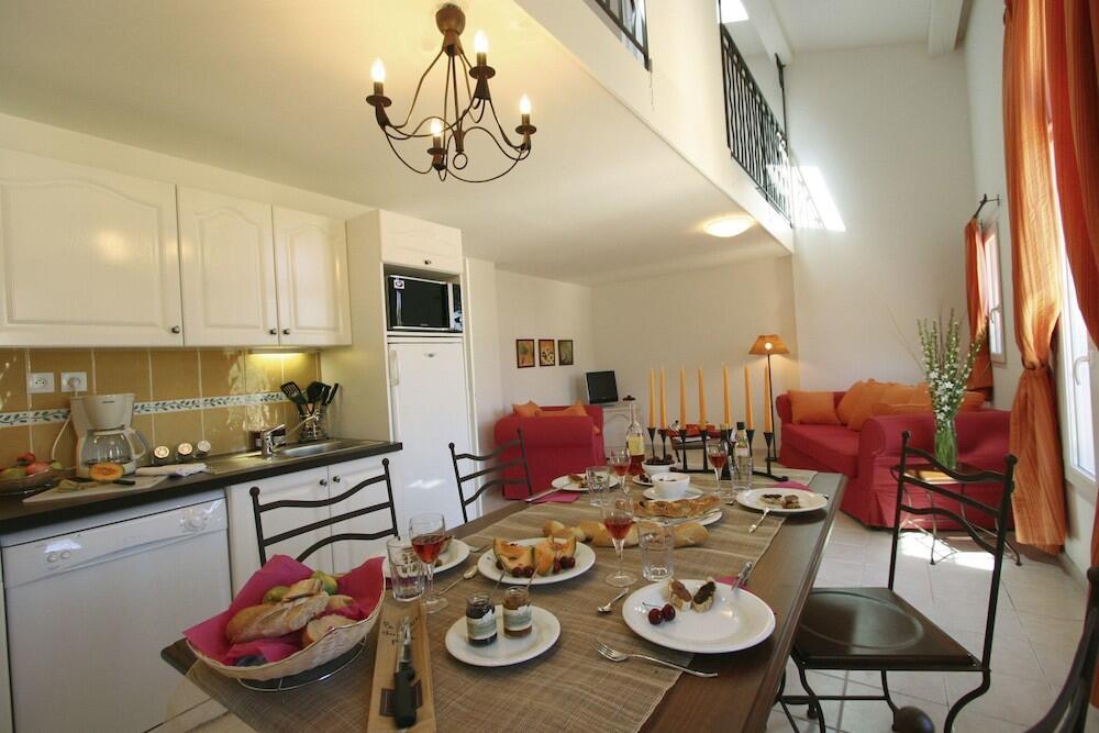 Foto de una habitación de Aparthotel Lagrange Vacances Le Domaine de Bourgeac