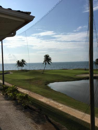 Foto de los servicios de Hotel Grand Caymanian Resort