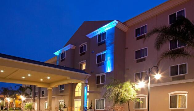 Foto de Holiday Inn Express Hotel &amp; Suites Los Angeles Airport Hawthorne, an IHG Hotel